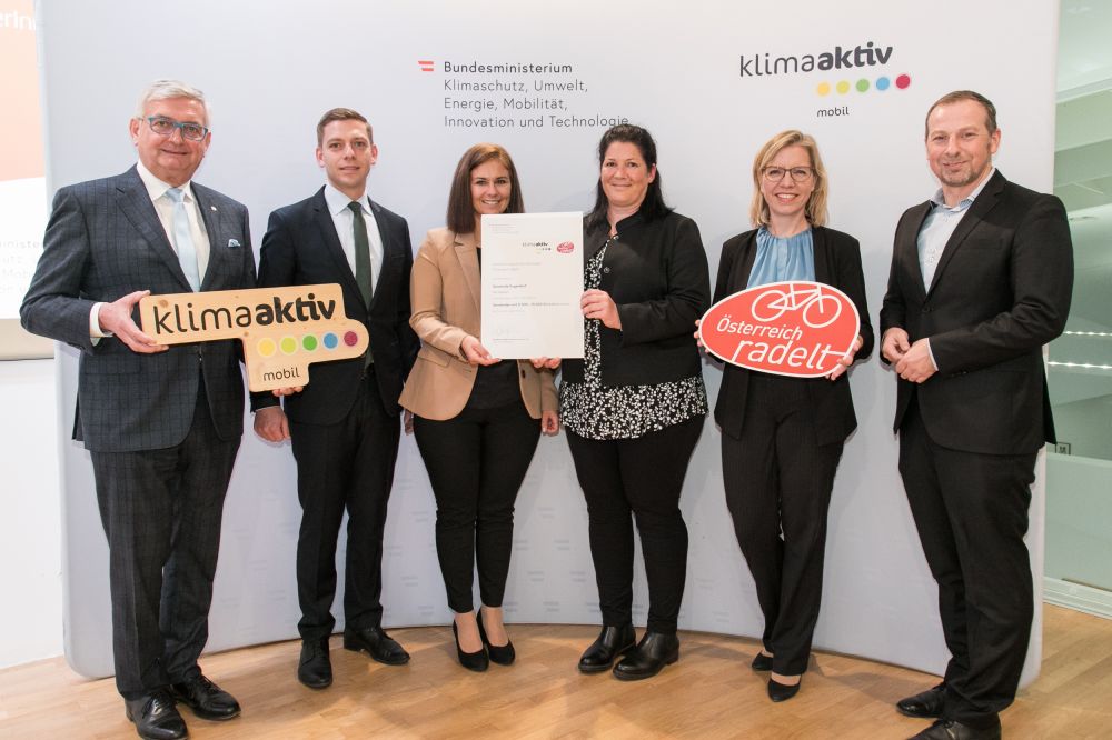 Gruppenfoto der Bundessieger von Eugendorf bei der Urkunden Überreichung.